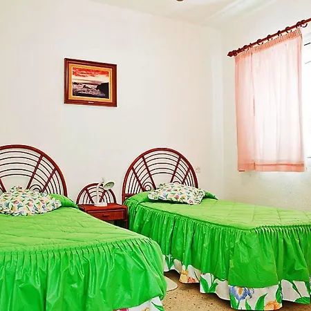 Anabel Villa *